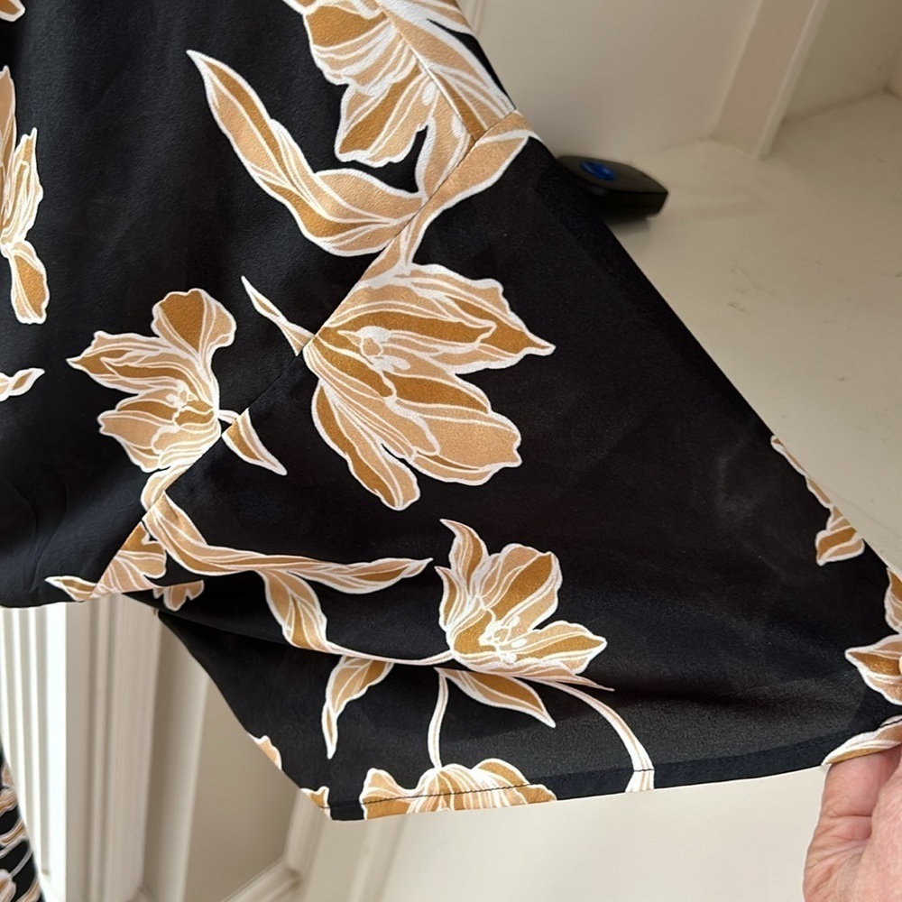 Maison Du Soir Serene Floral Black Gold Kimono Ro… - image 5